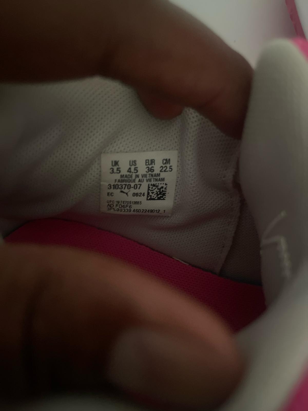 PUMA PINk WHITE SNEAKERS WOMEN'S SIZE 5 ATHLETIC SHOES.