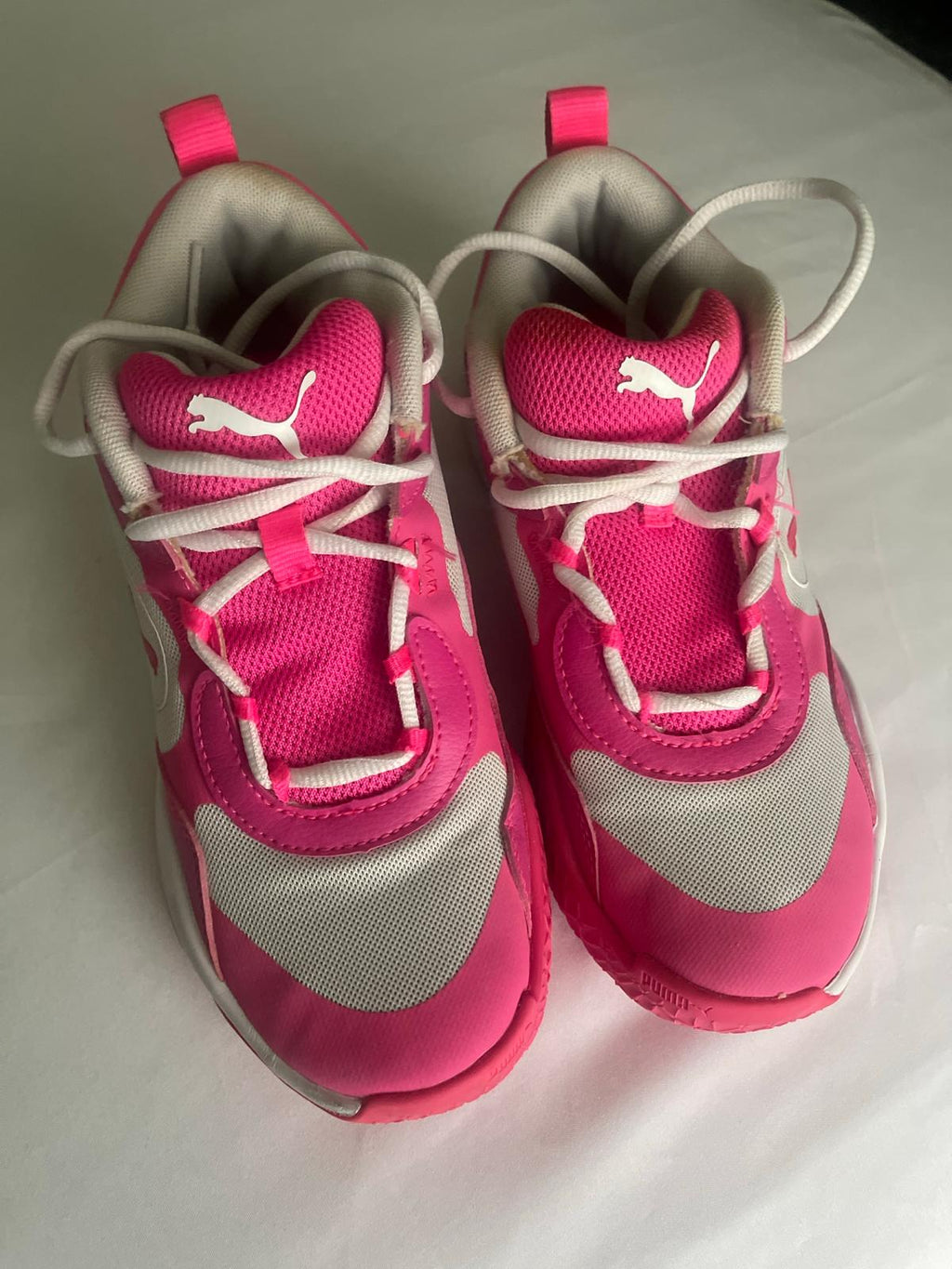PUMA PINk WHITE SNEAKERS WOMEN'S SIZE 5 ATHLETIC SHOES.