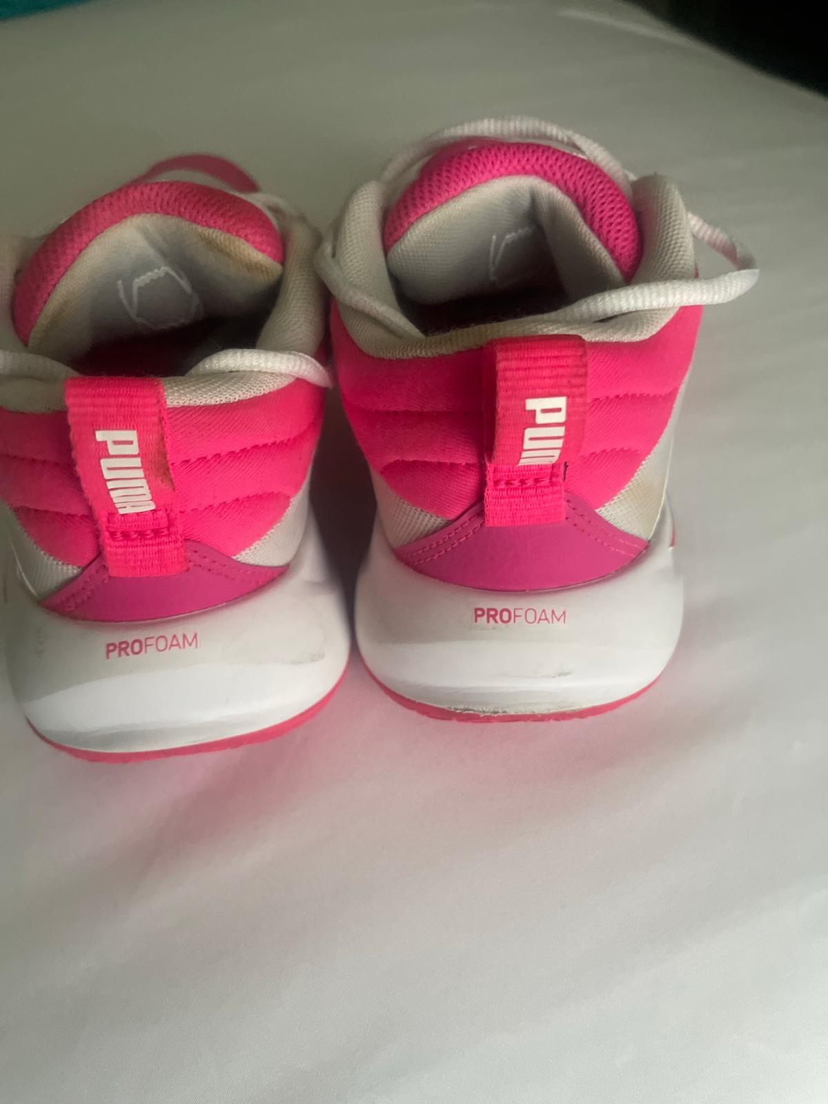 PUMA PINk WHITE SNEAKERS WOMEN'S SIZE 5 ATHLETIC SHOES.
