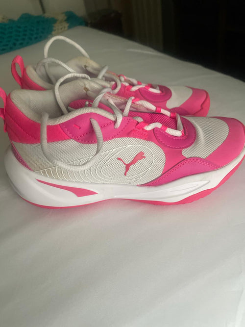 PUMA PINk WHITE SNEAKERS WOMEN'S SIZE 5 ATHLETIC SHOES.